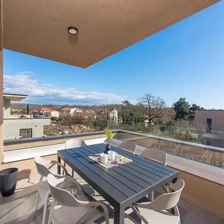 Villa In Pula With Sea View And Bubble Bath *