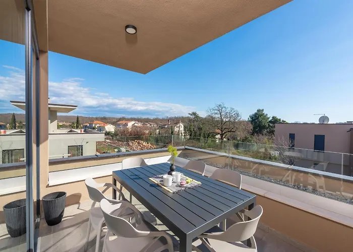 Villa In Pula With Sea View And Bubble Bath *